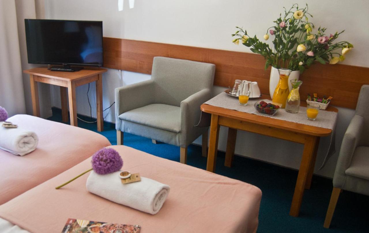 Hotel Gorski Czarna Gora สโตรเนีย ชล็องสเกีย ภายนอก รูปภาพ