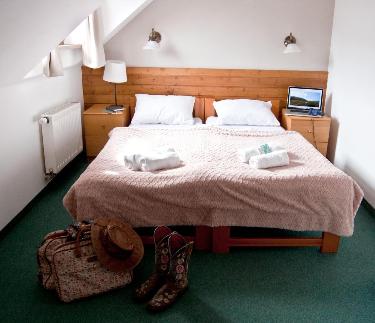 Hotel Gorski Czarna Gora สโตรเนีย ชล็องสเกีย ภายนอก รูปภาพ
